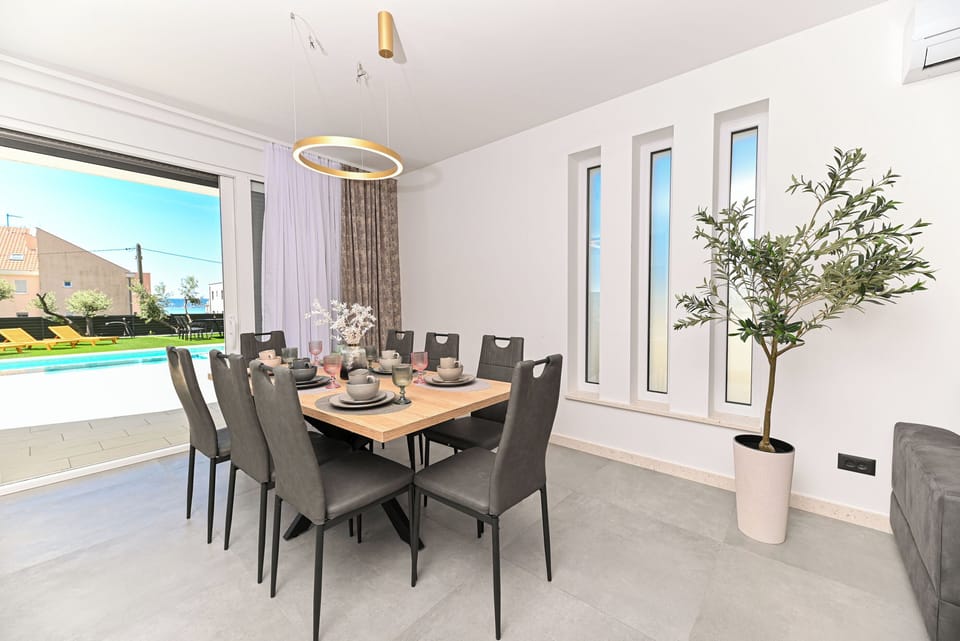 Villa | Dining