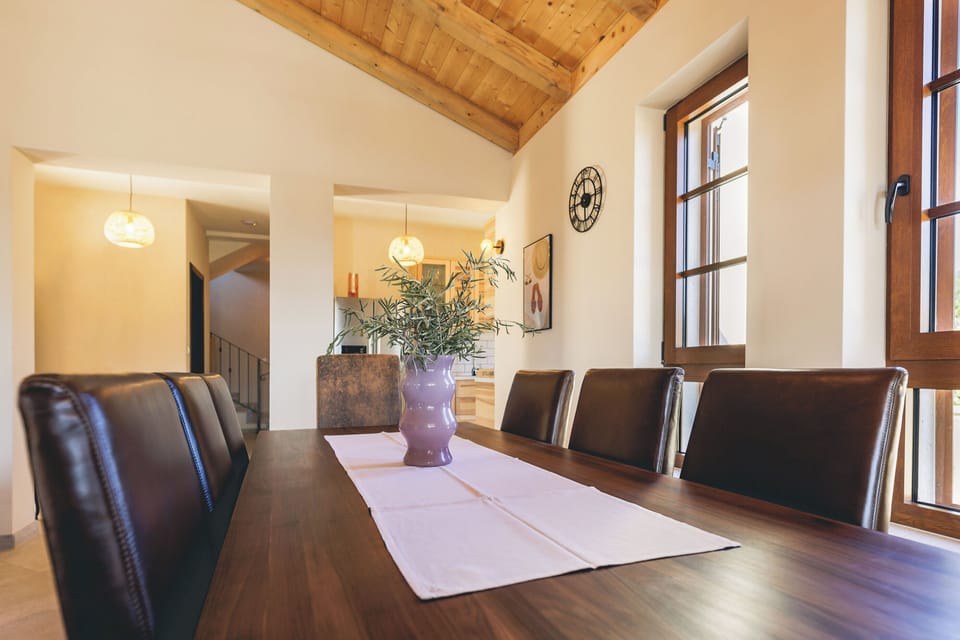 Villa | Dining