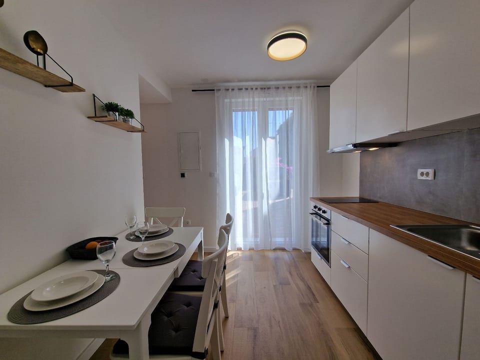 House | Private kitchen | Fridge, oven, stovetop, electric kettle