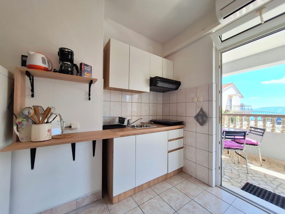 Apartment (A1) | Private kitchen | Espresso maker, fridge, stovetop, electric kettle