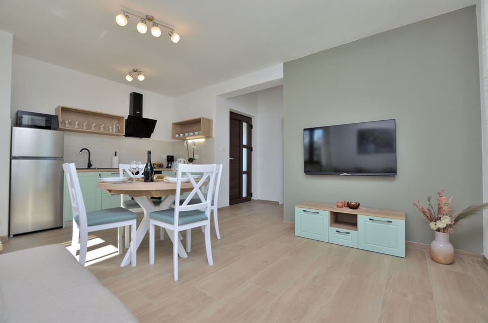 House | Private kitchen | Fridge, microwave, oven, stovetop