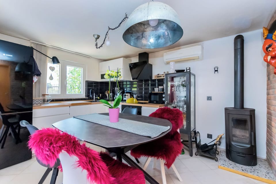 House | Private kitchen | Fridge, microwave, oven, stovetop