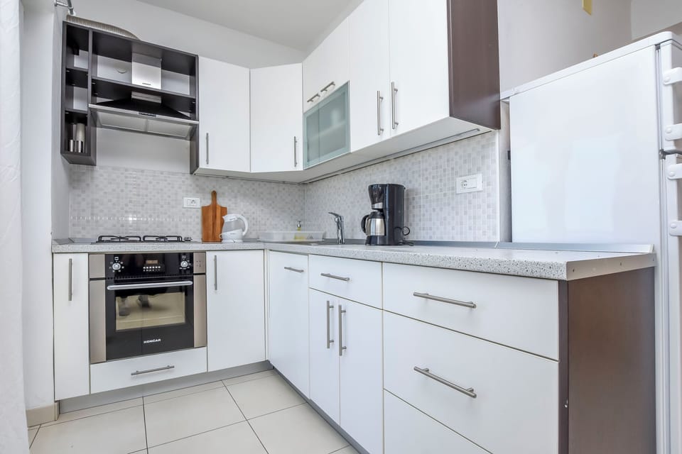 Apartment (A4) | Private kitchen | Fridge, oven, stovetop, espresso maker