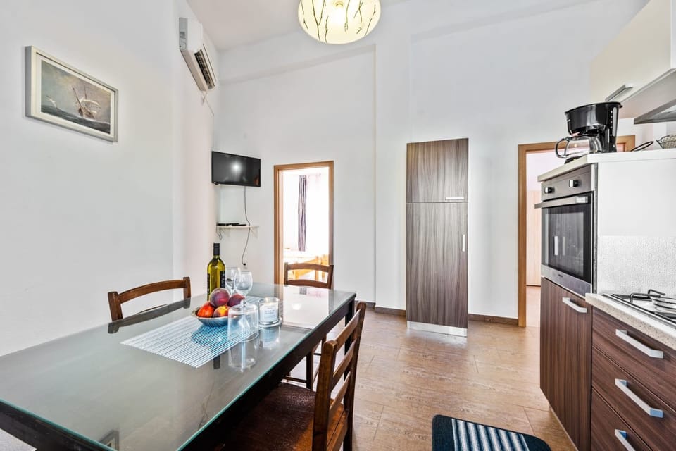House | Private kitchen | Fridge, oven, stovetop, espresso maker