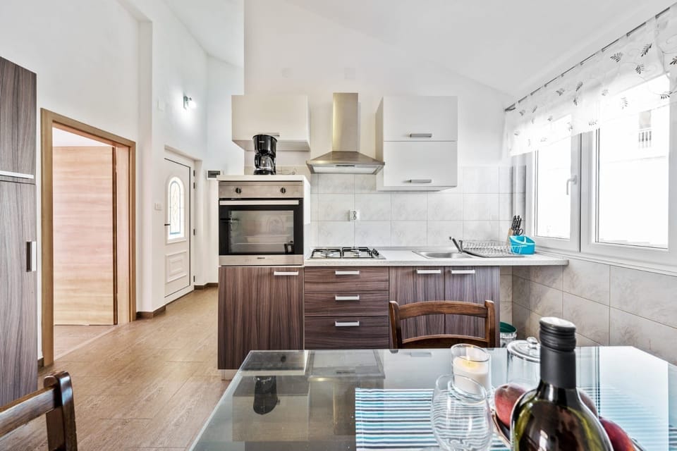 House | Private kitchen | Fridge, oven, stovetop, espresso maker