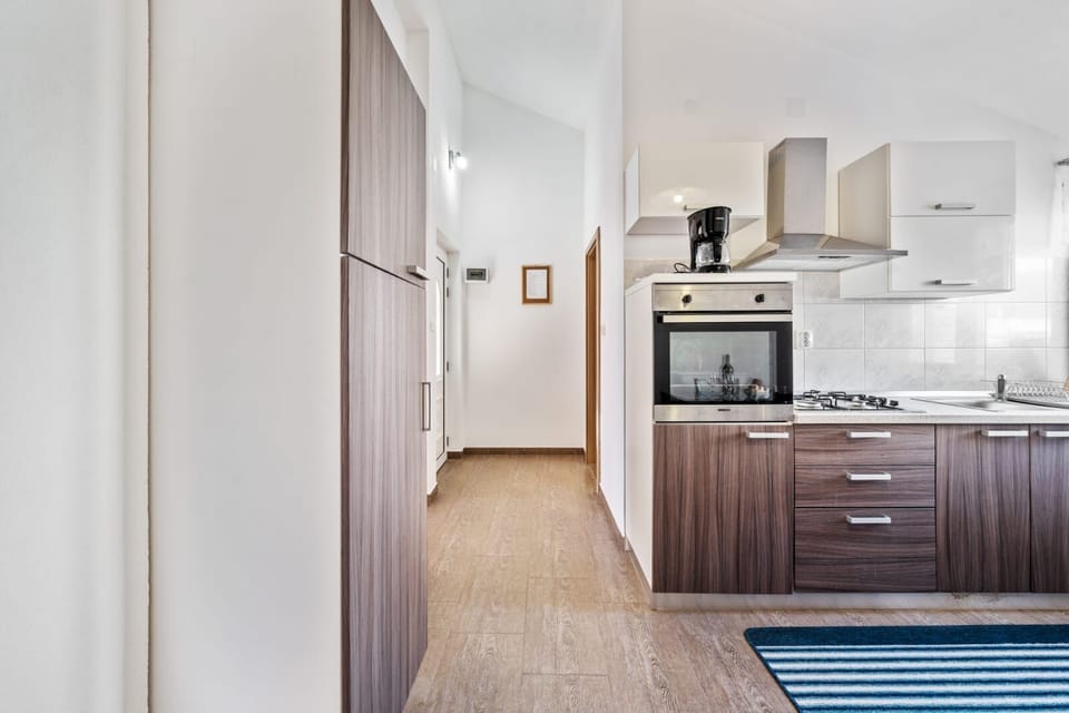 House | Private kitchen | Fridge, oven, stovetop, espresso maker