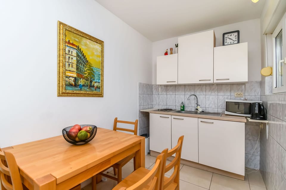 House | Private kitchen | Fridge, microwave, stovetop, espresso maker