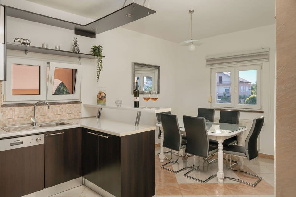 Villa | Dining
