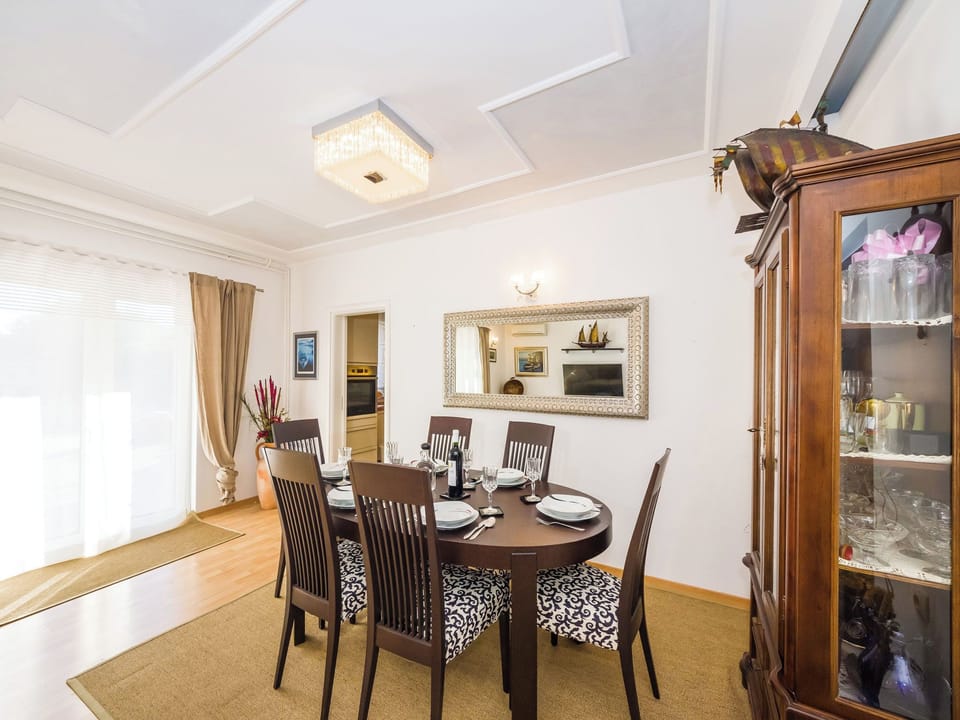 Villa | Dining