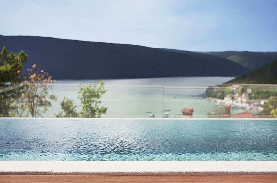 Outdoor pool, an infinity pool