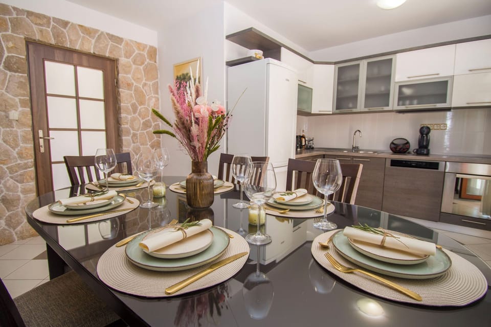 Villa | Dining