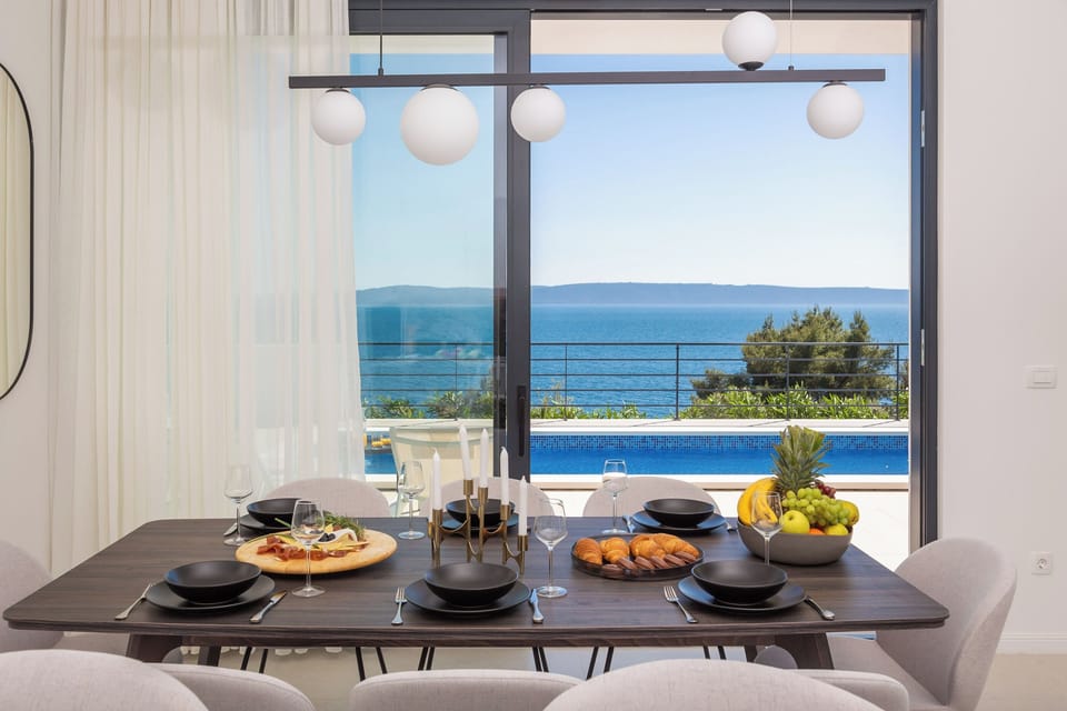 Villa | Dining