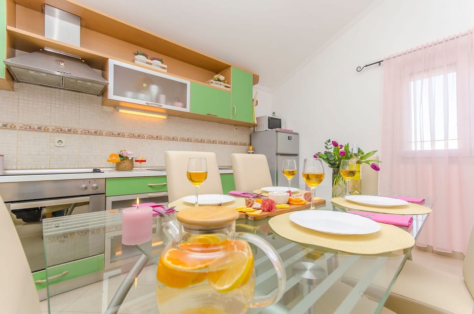 Apartment (A1) | Private kitchen | Fridge, microwave, oven, stovetop