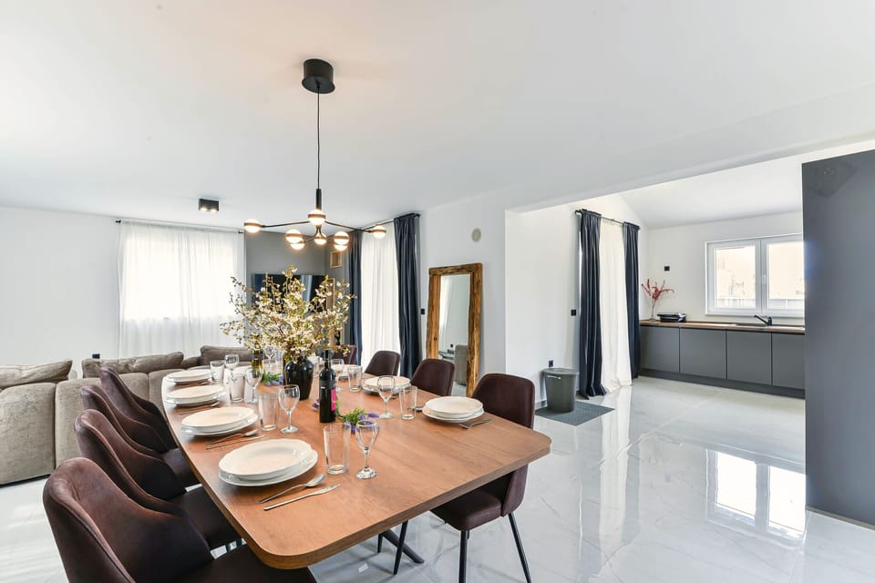 Villa | Dining