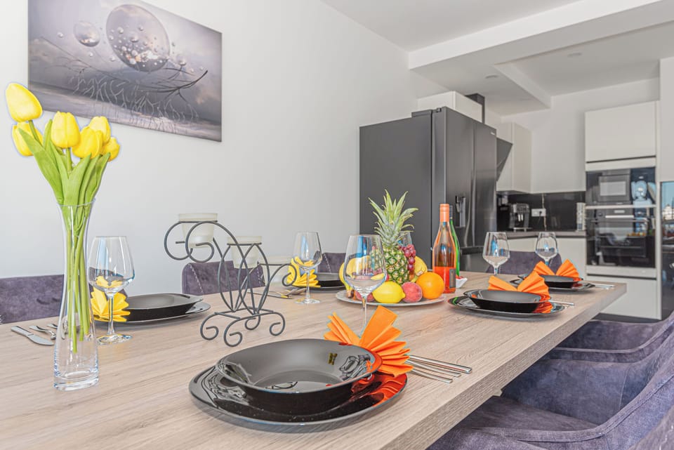 Villa | Dining