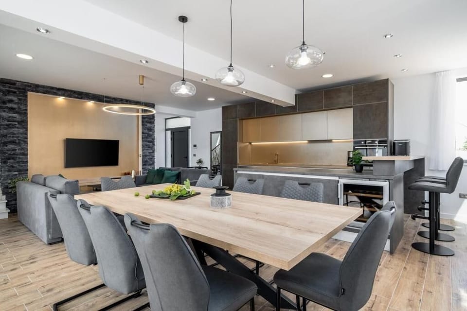 Villa | Dining