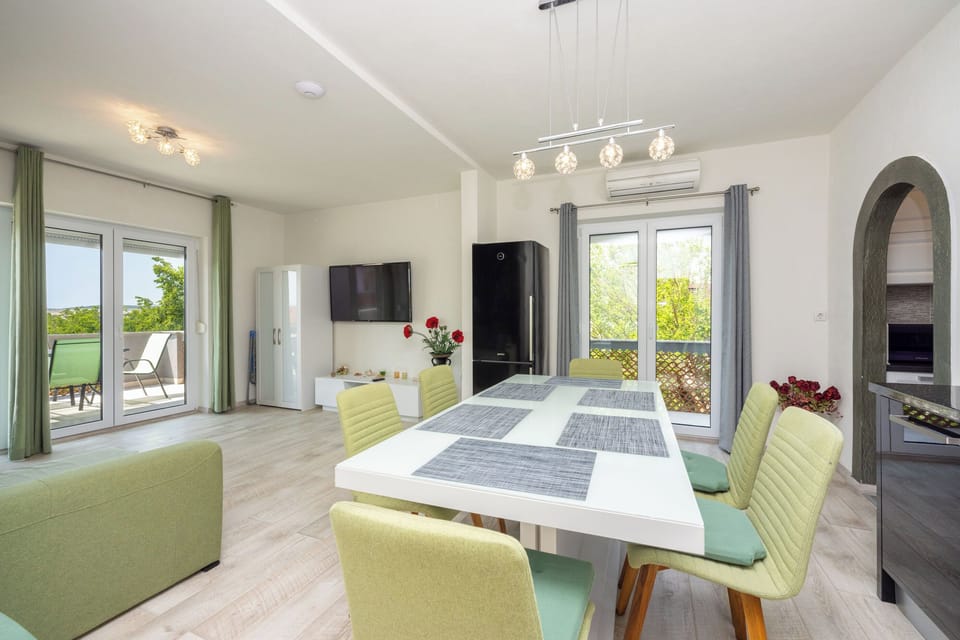 Villa | Dining