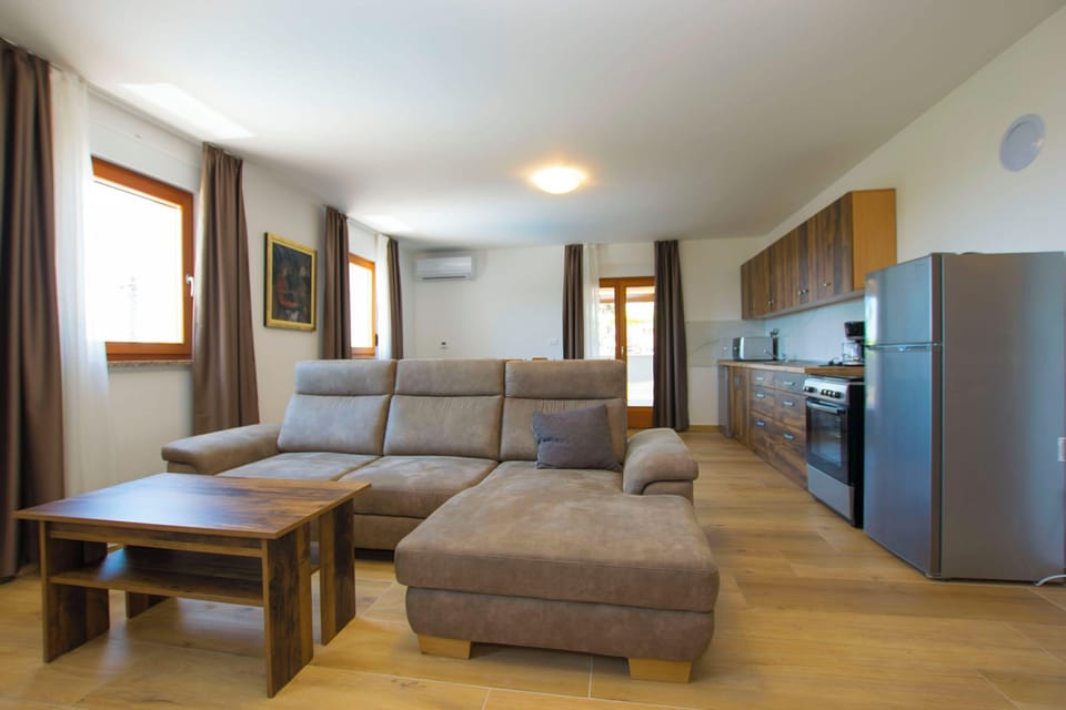 Villa | Living room | Smart TV, streaming services