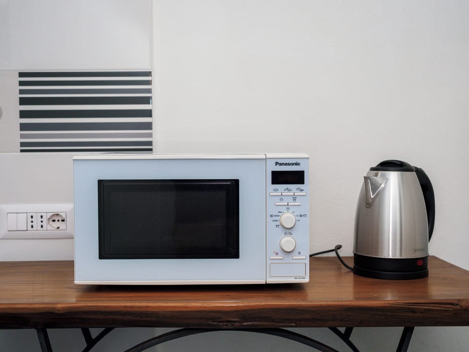 Comfort Apartment | Microwave