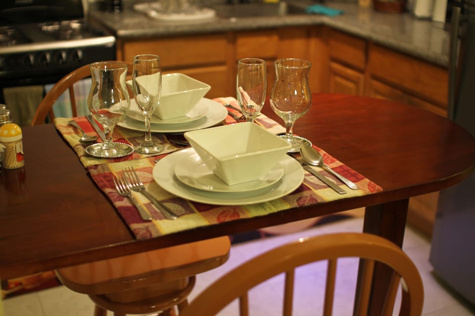 Comfort Studio, 1 Bedroom | In-room dining