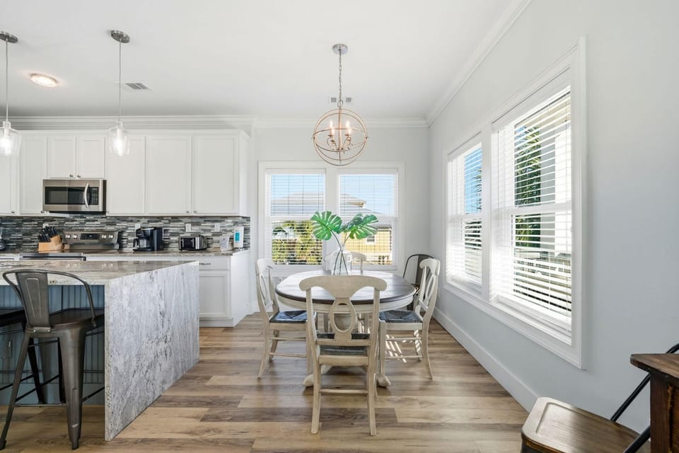 House, Multiple Beds (Lightly Salted) | Dining