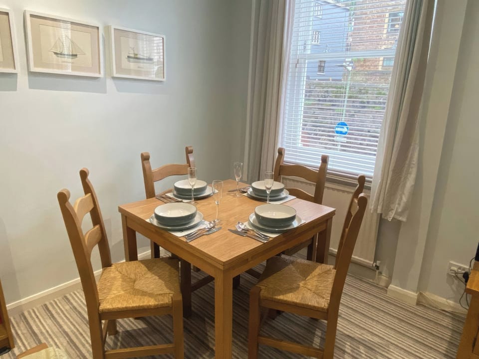Cottage | Dining