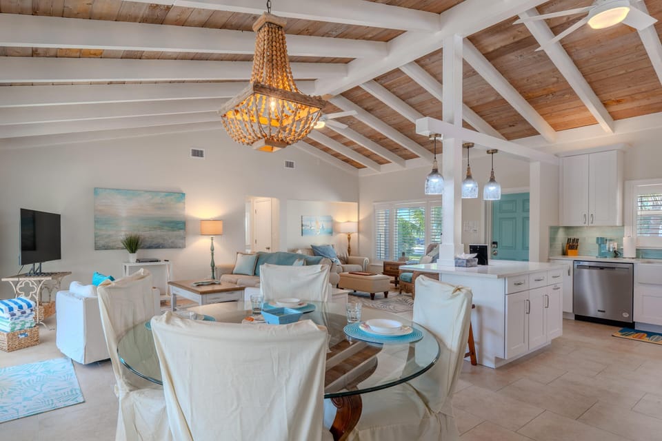 House, Multiple Beds (Beautiful Life on Madison) | Living area