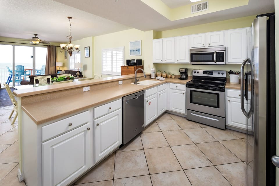 Condo (Gulf Dunes 610 - Surfside Sanctuary) | Private kitchen | Cookware/dishes/utensils
