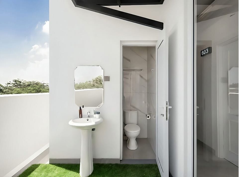 Single Standard Shared Bathroom | Shared bathroom