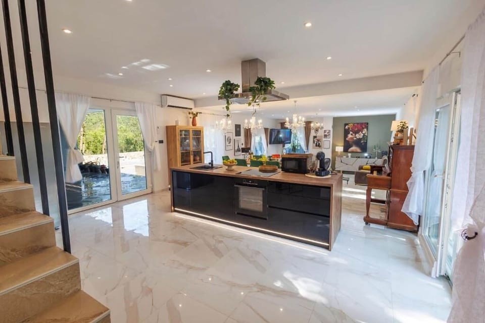 Villa | Dining