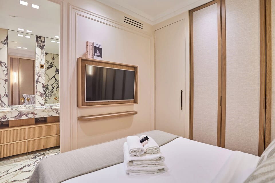Apartment | 2 bedrooms, laptop workspace, iron/ironing board, bed sheets