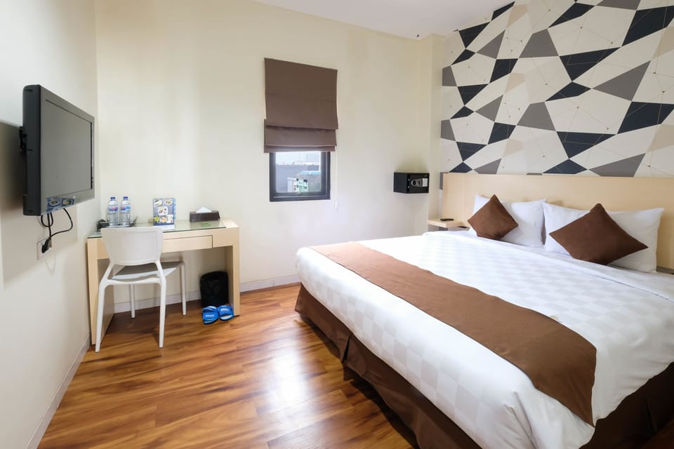 Deluxe Room | In-room safe, desk, blackout drapes, free WiFi