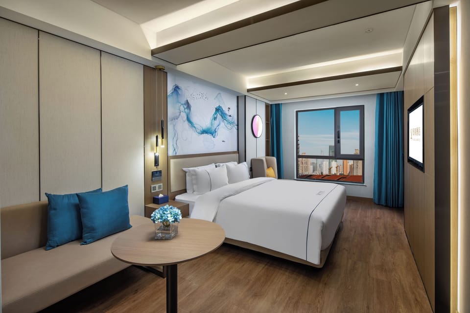 Executive Chic King Room | Down comforters, desk, laptop workspace, blackout drapes