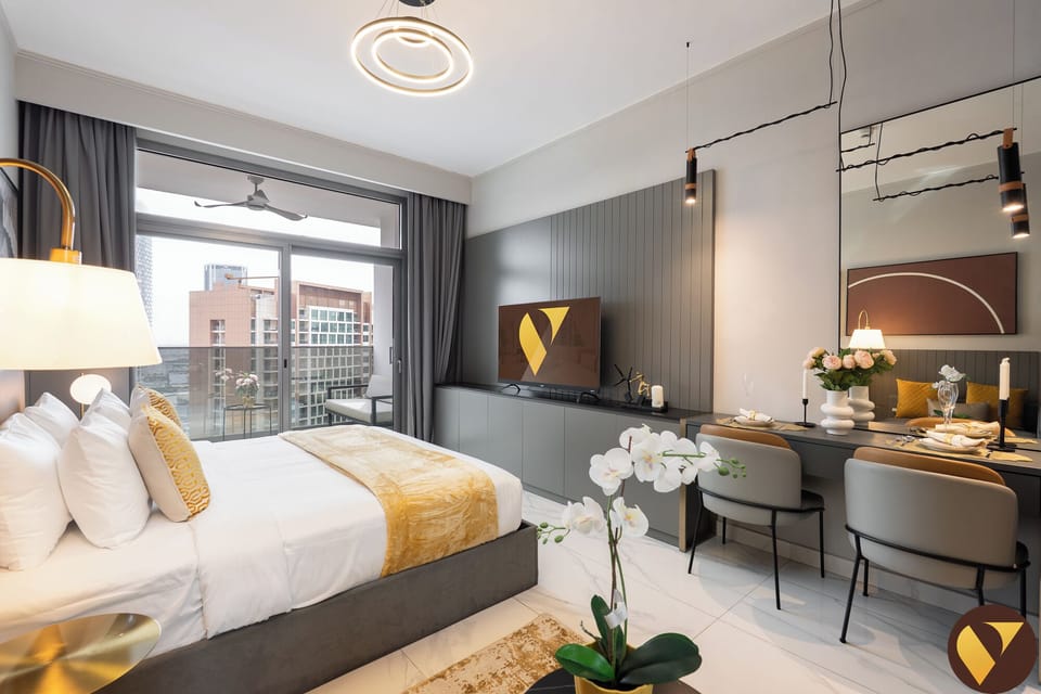 Luxury Studio, Balcony, Canal View | Egyptian cotton sheets, premium bedding, in-room safe