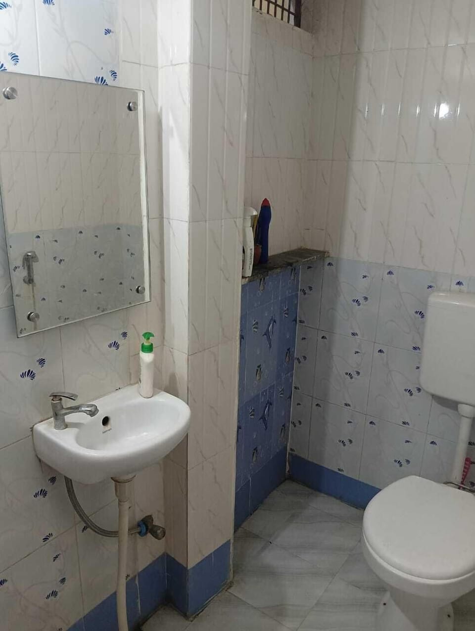 Deluxe Apartment, Air conditioning | Bathroom | Shower, free toiletries, towels, soap