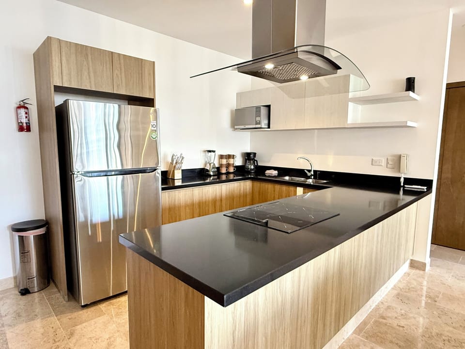 Deluxe Apartment, Garden View | Private kitchen | Electric kettle, toaster