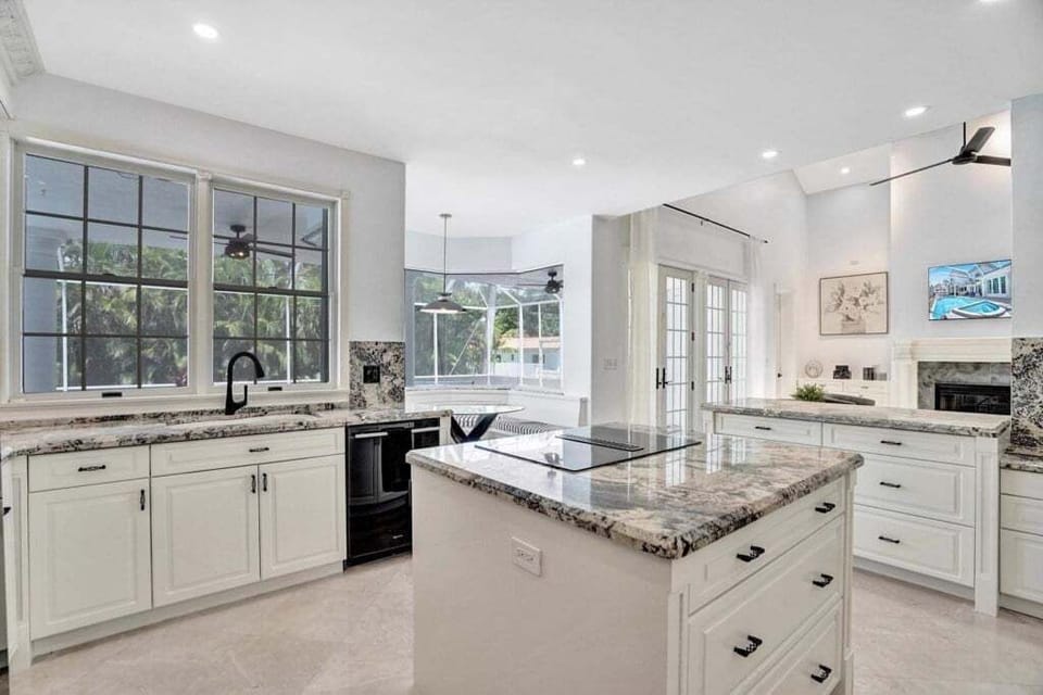 House, 6 Bedrooms | Private kitchen | Fridge, oven, coffee/tea maker, electric kettle