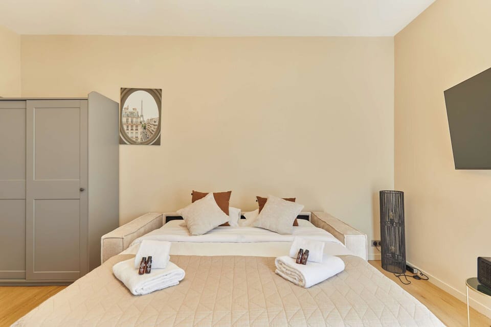 Apartment | Iron/ironing board, bed sheets