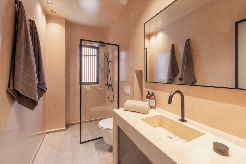 Comfort Double Room, Sea View | Bathroom | Shower, rainfall showerhead, hair dryer, towels