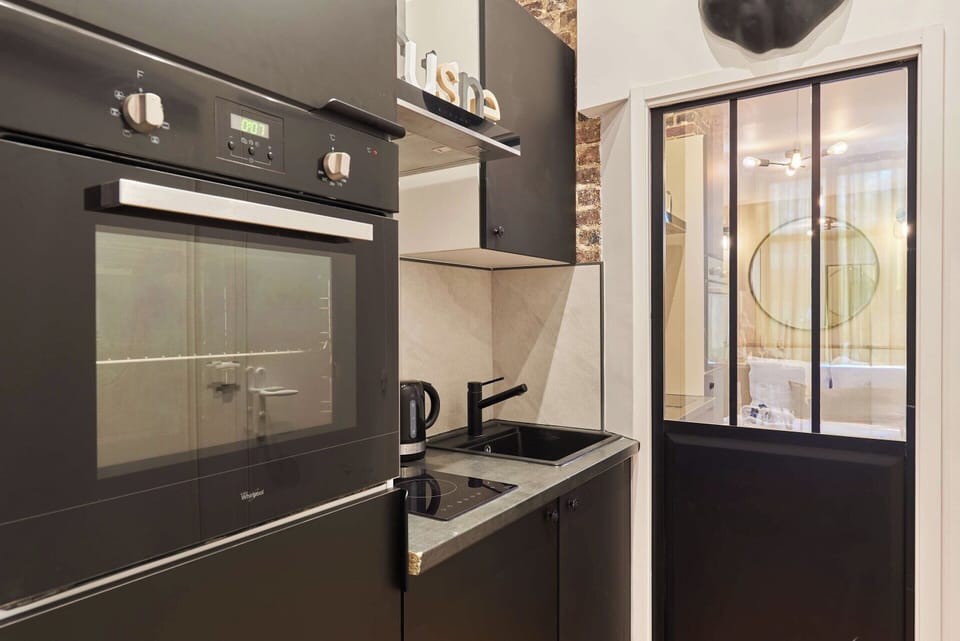 Apartment | Private kitchen | Fridge, oven, stovetop, coffee/tea maker