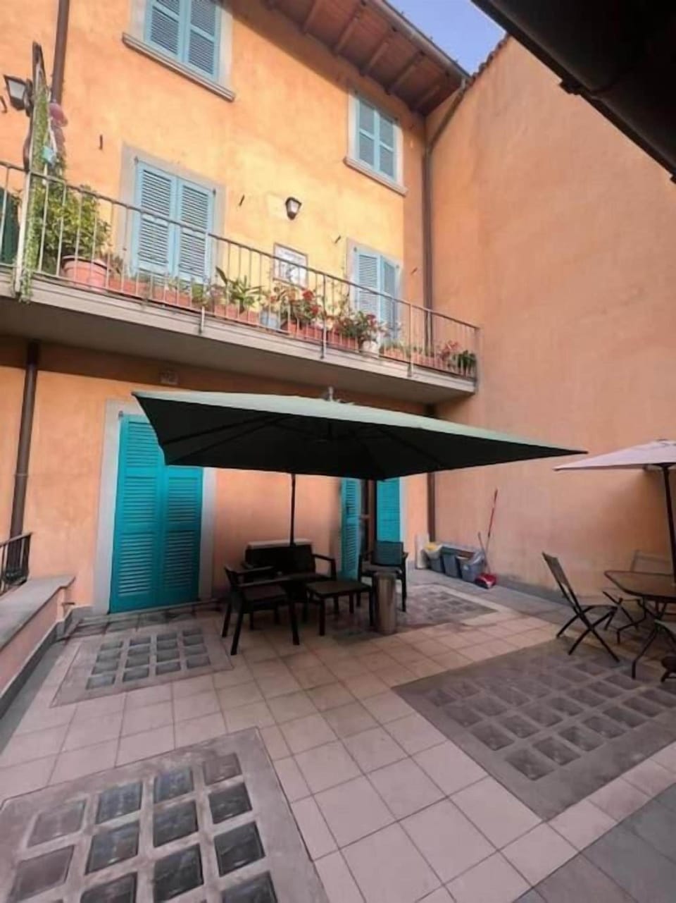 Comfort Double Room, Shared Bathroom, Courtyard View | Outdoor dining