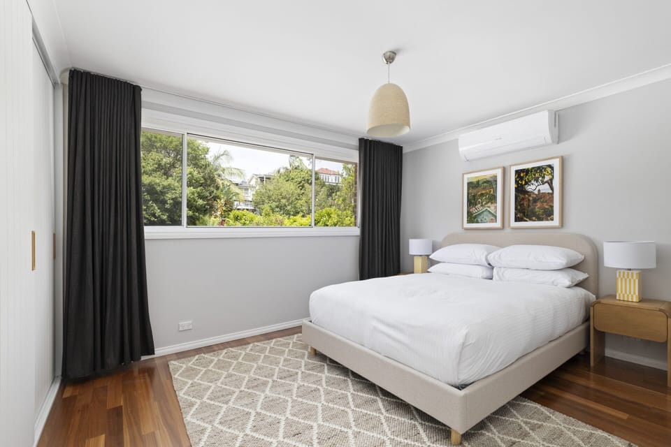 Spacious 3-bed Duplex in Leafy Seaforth Apartment in Sydney