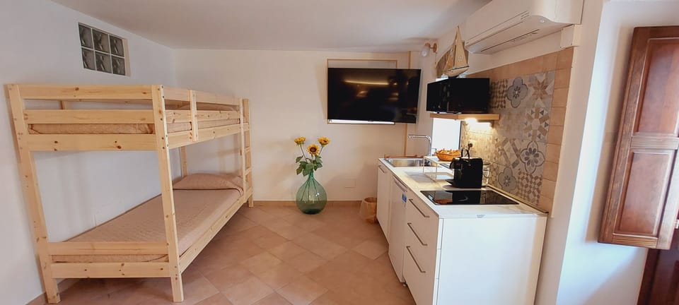 Monolocale con Balcone | Premium bedding, minibar, individually decorated, desk