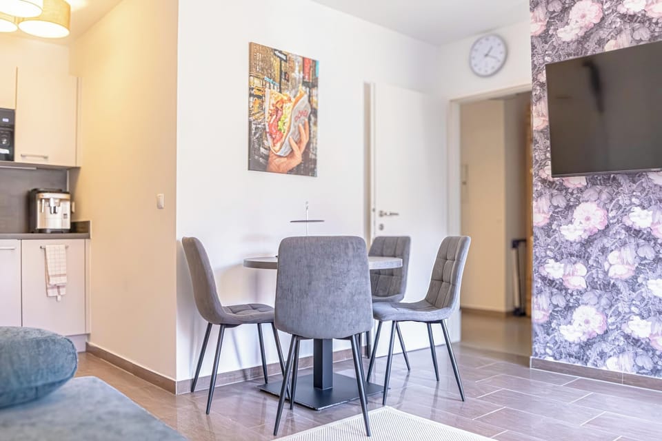 Basic Apartment | Private kitchen | Fridge, oven, stovetop, dishwasher