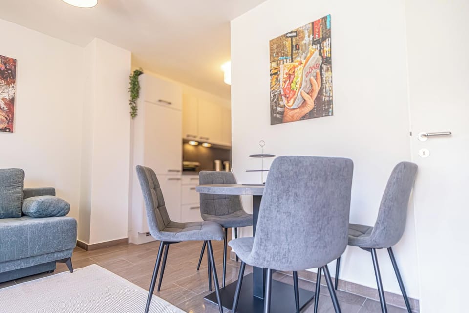 Basic Apartment | Living room | Flat-screen TV
