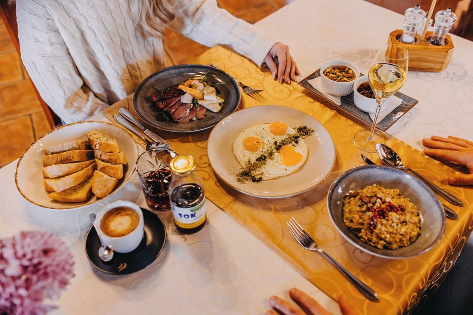 Free daily buffet breakfast