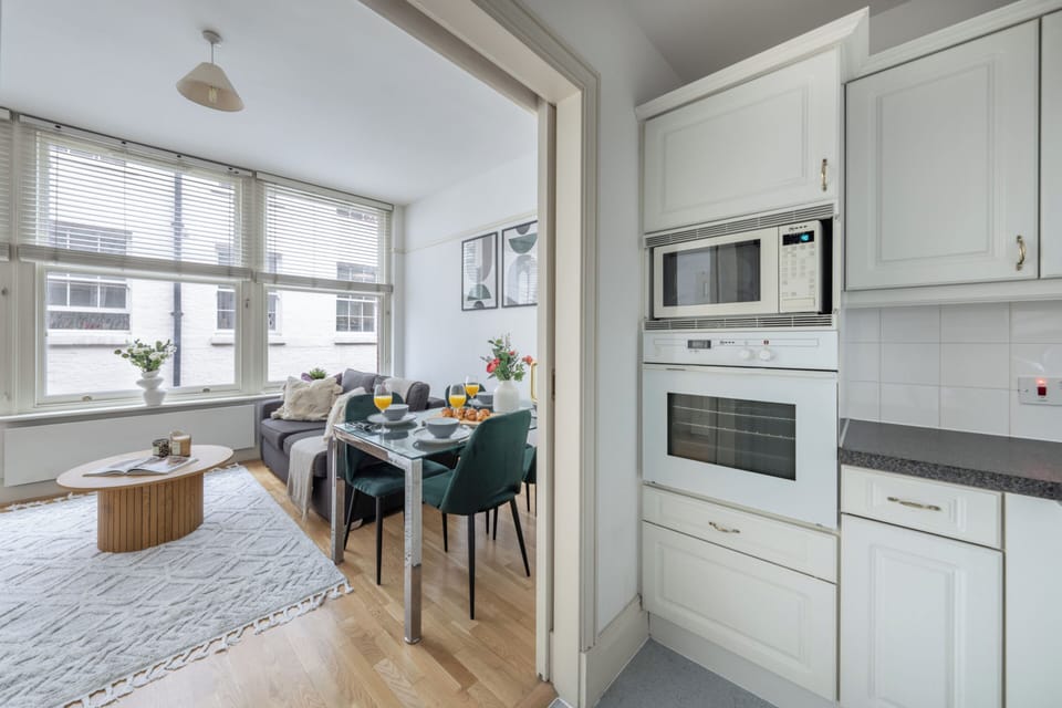 City Apartment, 1 Double Bed with Sofa bed, Non Smoking, City View | Living area | 40-inch Smart TV with satellite channels
