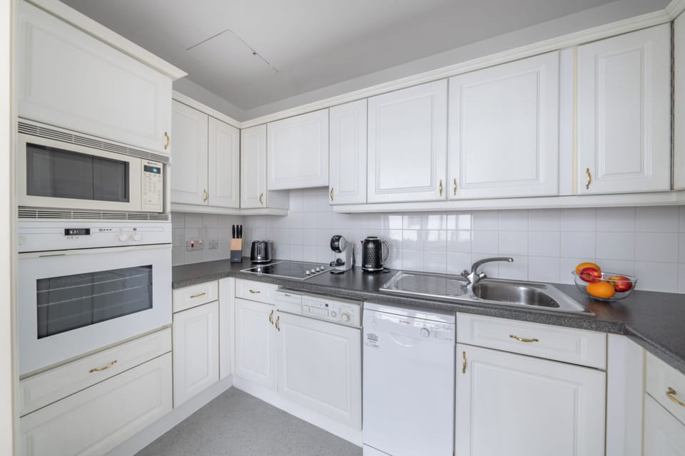 City Apartment, 1 Double Bed with Sofa bed, Non Smoking, City View | Private kitchen | Espresso maker, coffee/tea maker, electric kettle, toaster