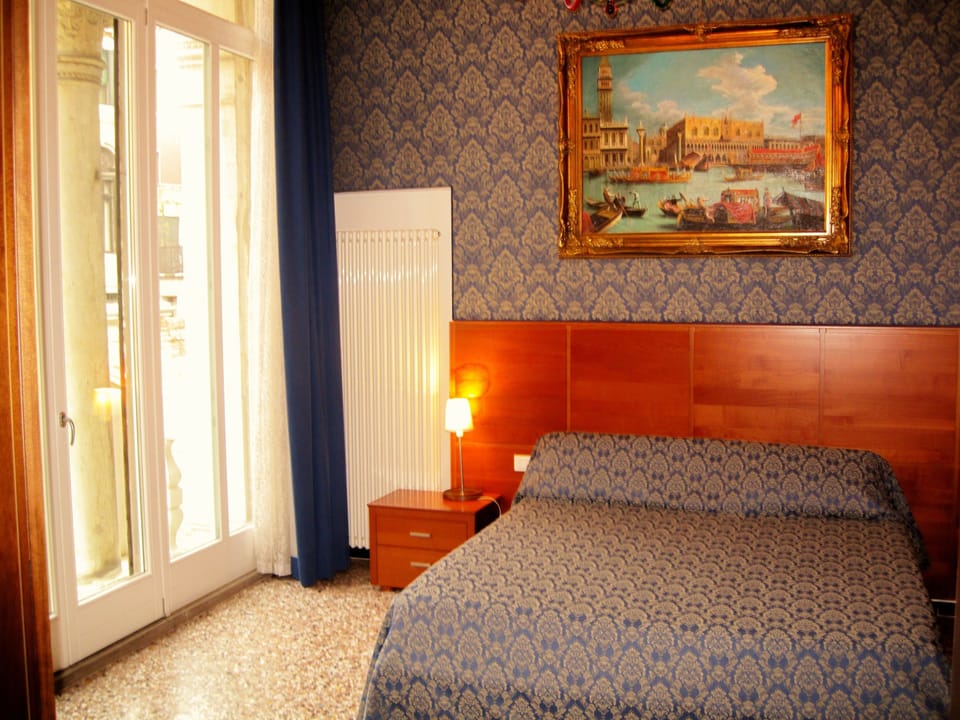 1 bedroom, desk, free WiFi, bed sheets