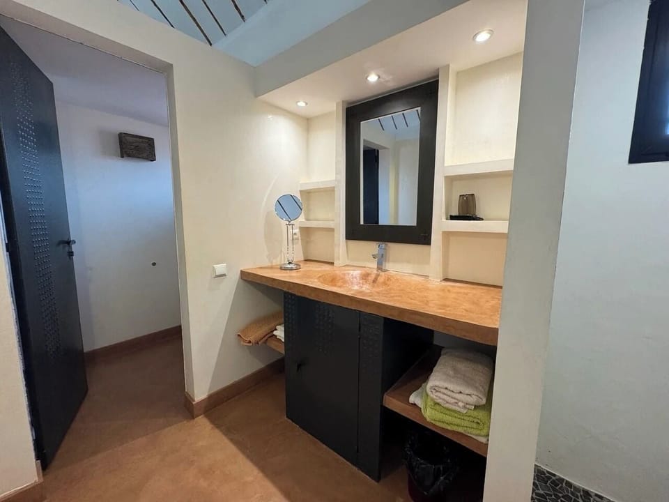 Deluxe Villa, Pool View | Bathroom | Towels